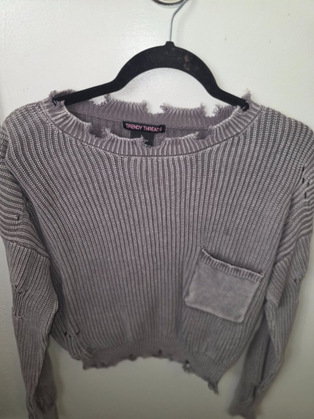 Trendy Threads Gray Distressed Cropped Knit Sweater – Large